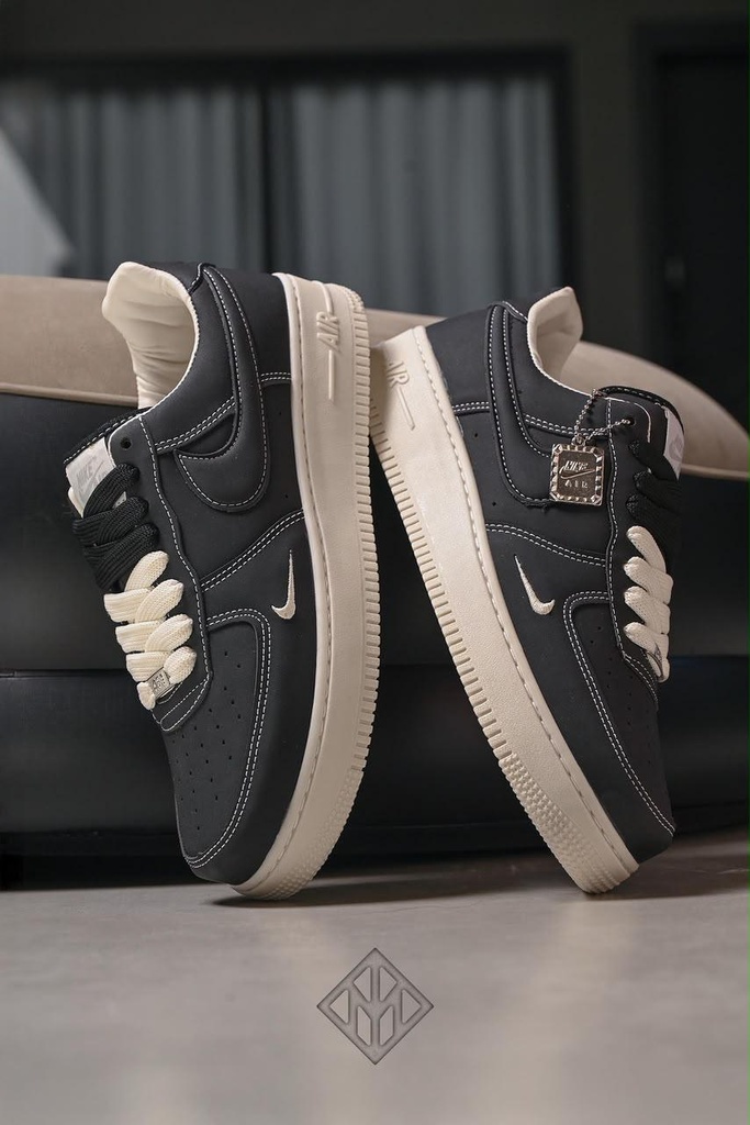 NIKE AIR FORCE DUMOND LUXO- PRETO (39)